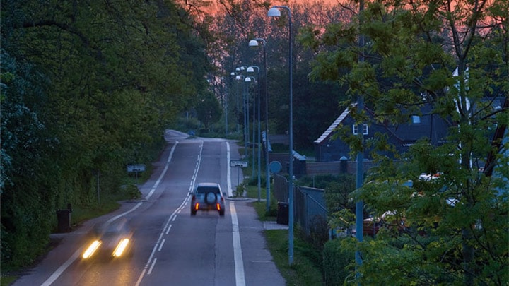 Calle de Holbaek alumbrada por iluminación de Philips