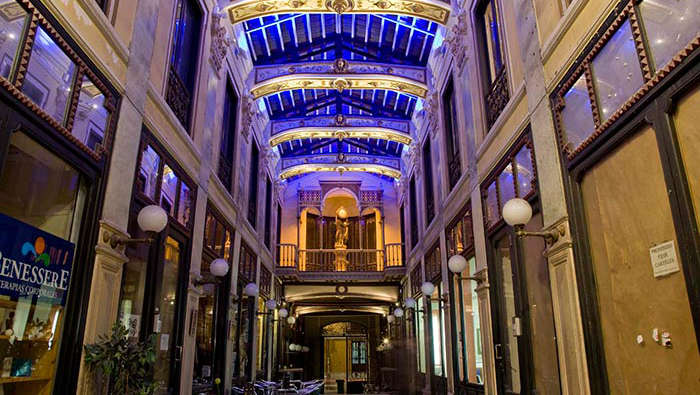 Iluminación arquitectónica del Pasaje Gutiérrez de Valladolid realizada por Philips Lighting con el concepto “Ríos de Luz”