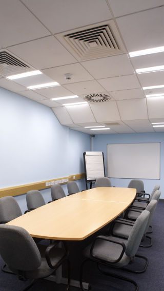 Philips Lighting alumbra la sala de reuniones del Consejo de distrito de Sedgemoor, Somerset (Reino Unido)