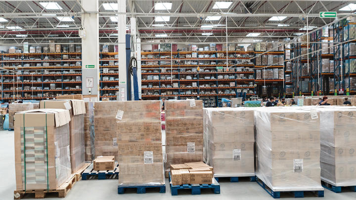 El almacén de Unilever en Prologis utiliza iluminación ambiental Philips energéticamente eficiente