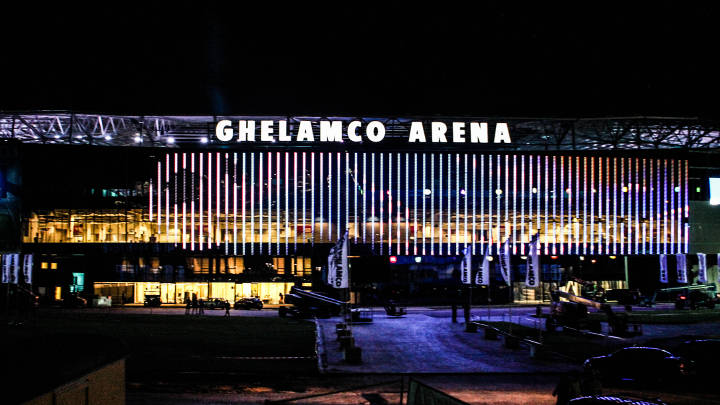  Ghelamco Arena, incluida la fachada, está iluminado de manera espectacular con la iluminación de instalaciones deportivas y exteriores de Philips 