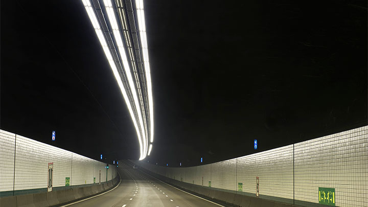 Optimiza la iluminación y la seguridad con un sistema de iluminación de túneles creado expresamente para la tecnología LED.