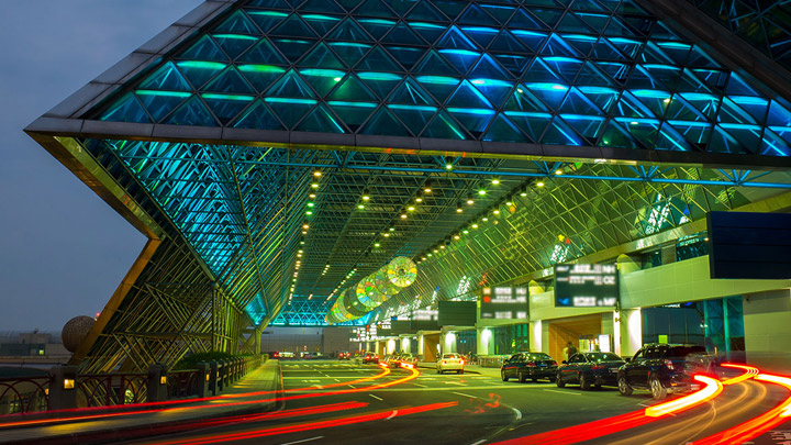 Parking en el exterior del aeropuerto - iluminación para aeropuertos