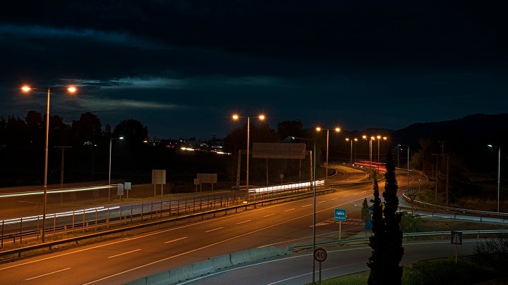 Asimismo, los altos niveles de iluminación contribuyen a mantener la atención en la conducción.