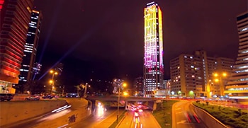 Iluminación impactante Torre Colpatria Philips