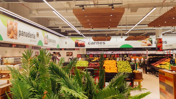 Mira cómo Supermecados Tottus resalta sus productos y hace que el paseo por sus tiendas sea una experiencia agradable.